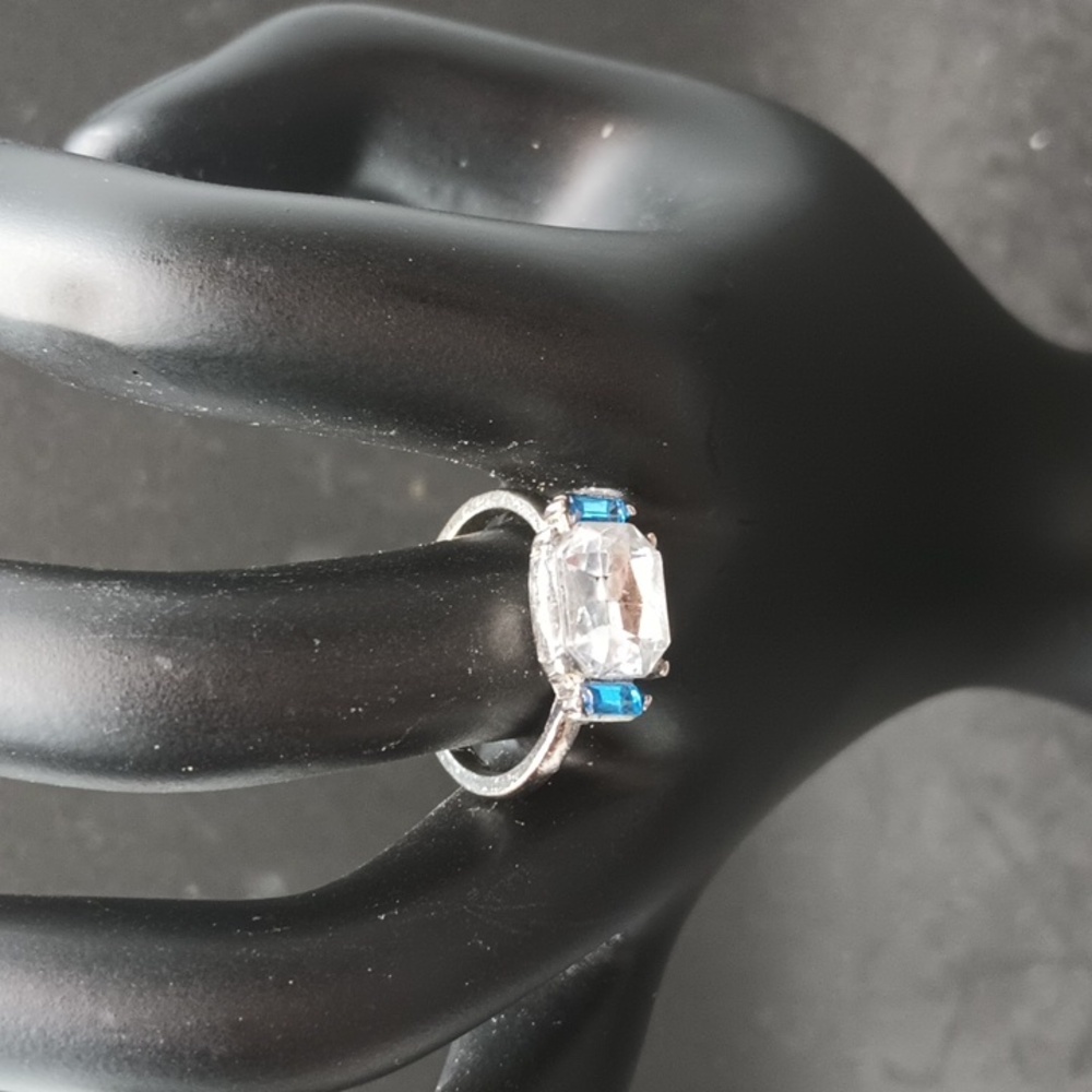 Size 8 silver tone blue white rhinestone ring
